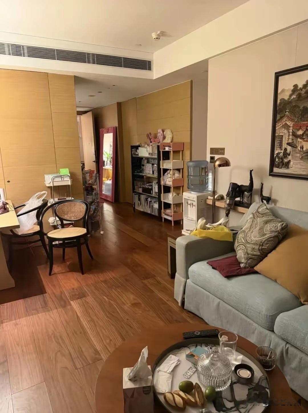 现在奇葩的事情很多，就是超出大家的想象。广州一宝妈有钱没时间，为方便孩子上学，竟