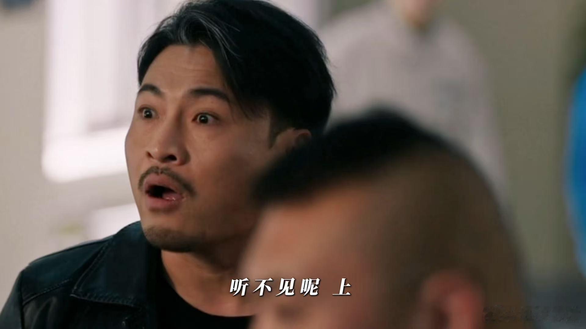 父母之爱子则为之扛下一切 万海在法庭的沉默，是一位父亲用自由为儿子筑起的保护墙 