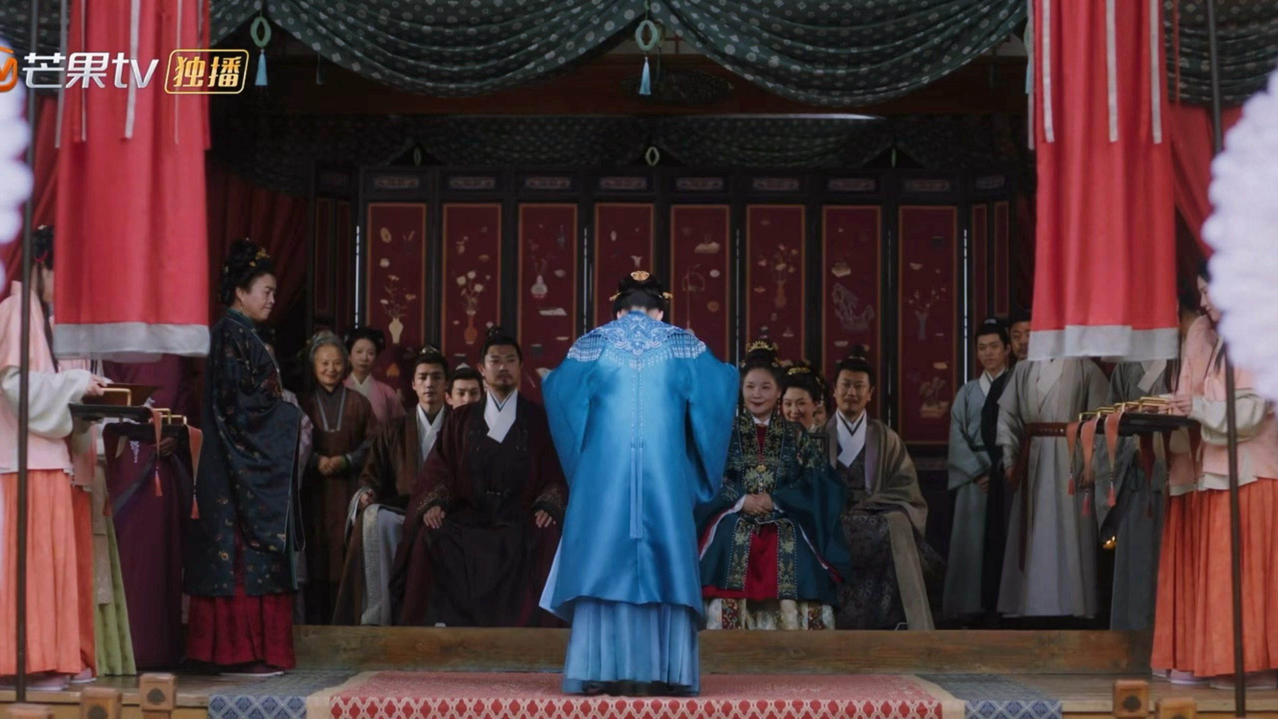 任敏这个转身回头太超前了，有点帅啊这个眼神良陈美锦