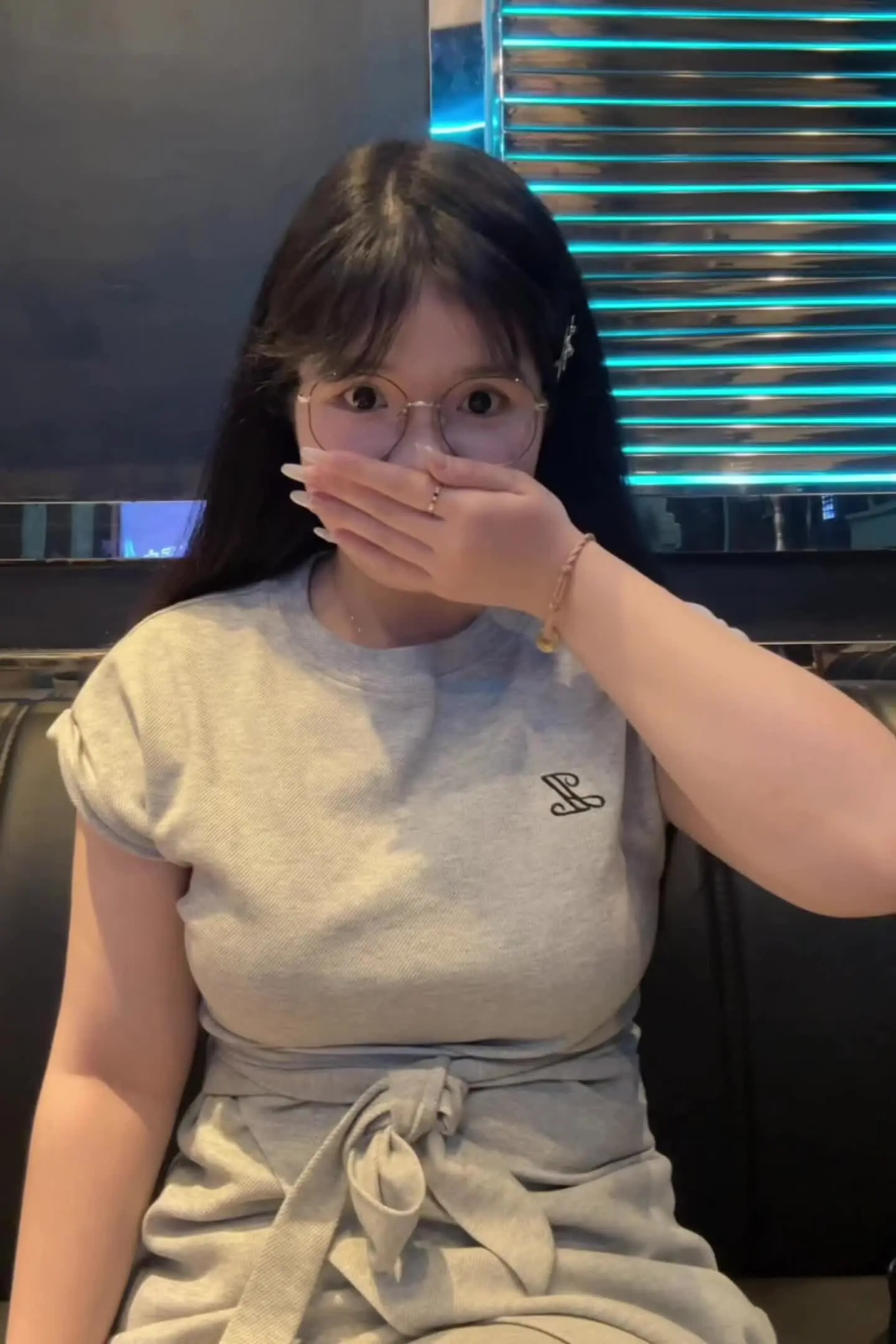 腼腆害羞内向社恐文静小女生 微胖女生