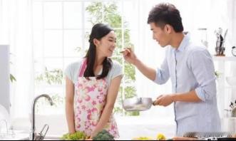 我哥结婚了两次。我的第一个嫂子非常勤快，做饭，洗衣服，还很能赚钱，但是不知道为什