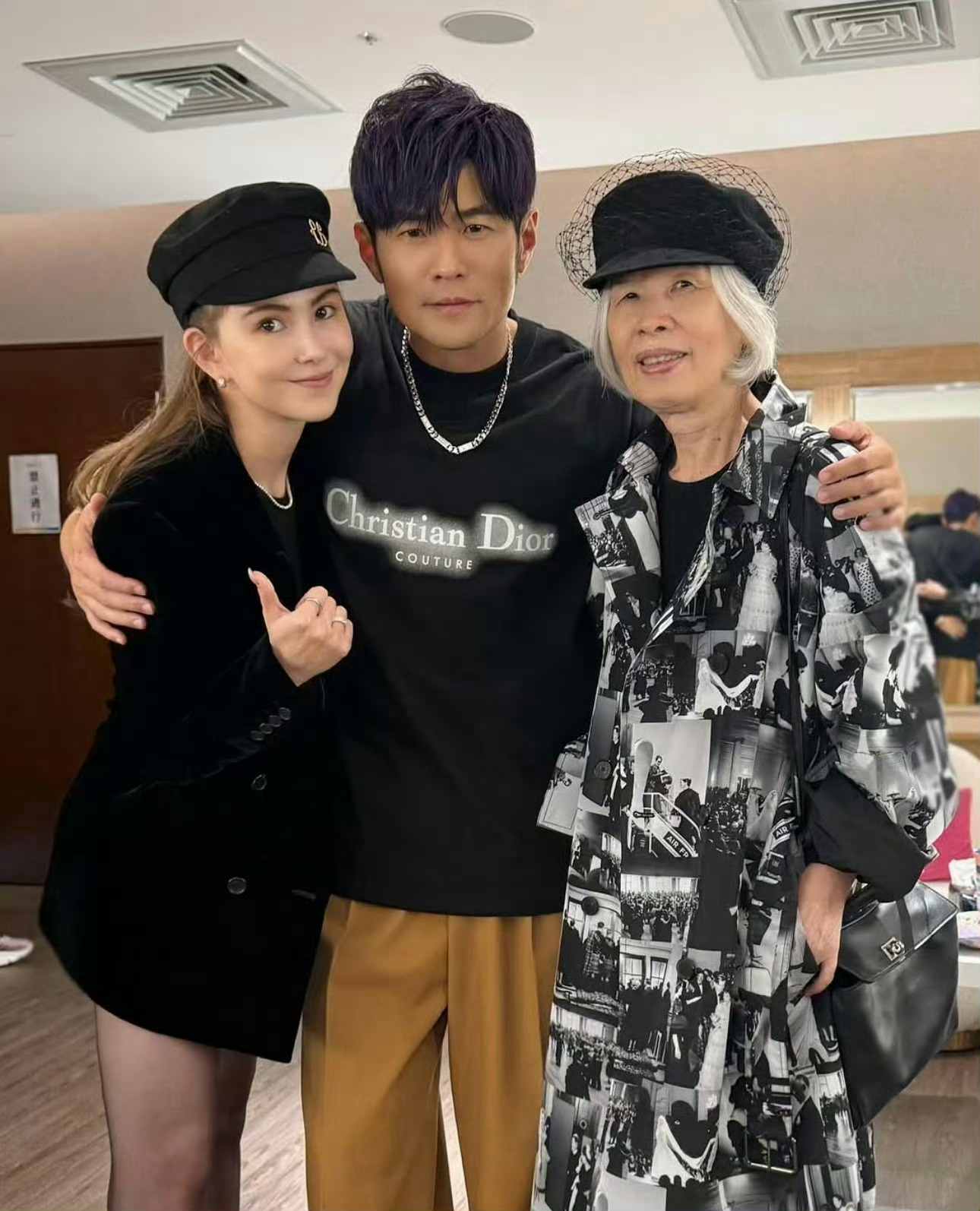 祝两位妈妈母亲节快乐