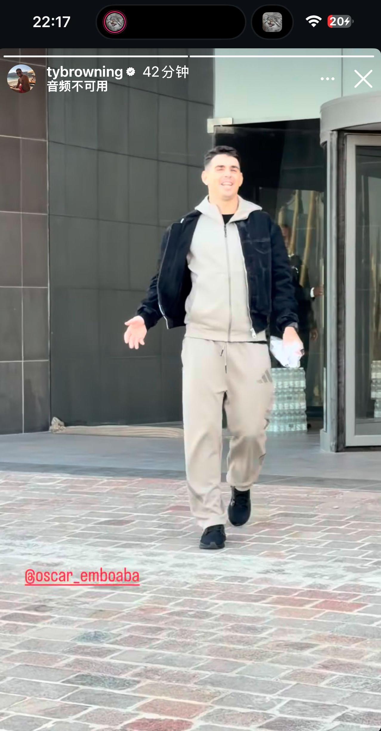 没想到奥斯卡都胖成肥罗了，这退役才多久啊，就发福成这样了？难道足球运动员一旦不训