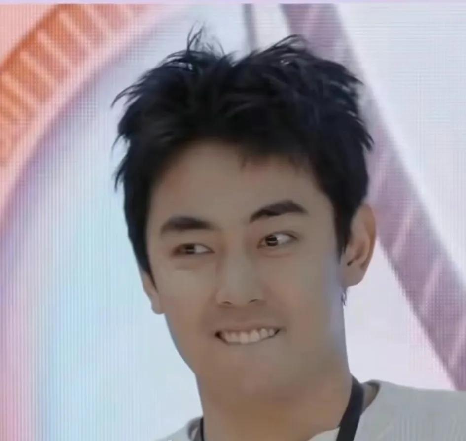 纪凌尘终于让宁静不再宁静。
这期《无限超越班2》，导师让纪凌尘演《无间道》里小弟