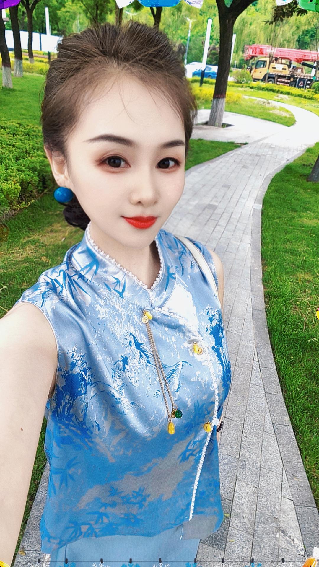 姐姐还没当够，不知不觉成了姨，不排队领鸡蛋，是我最后的倔强，老是老了点...