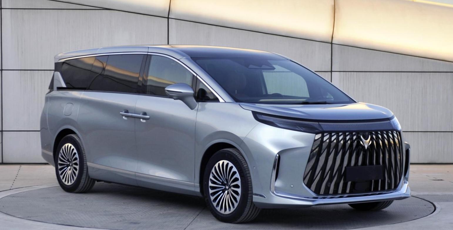 极狐MPV申报图发布 新车基于北汽极狐自主研发的BE22高端纯电平台打造，是极狐