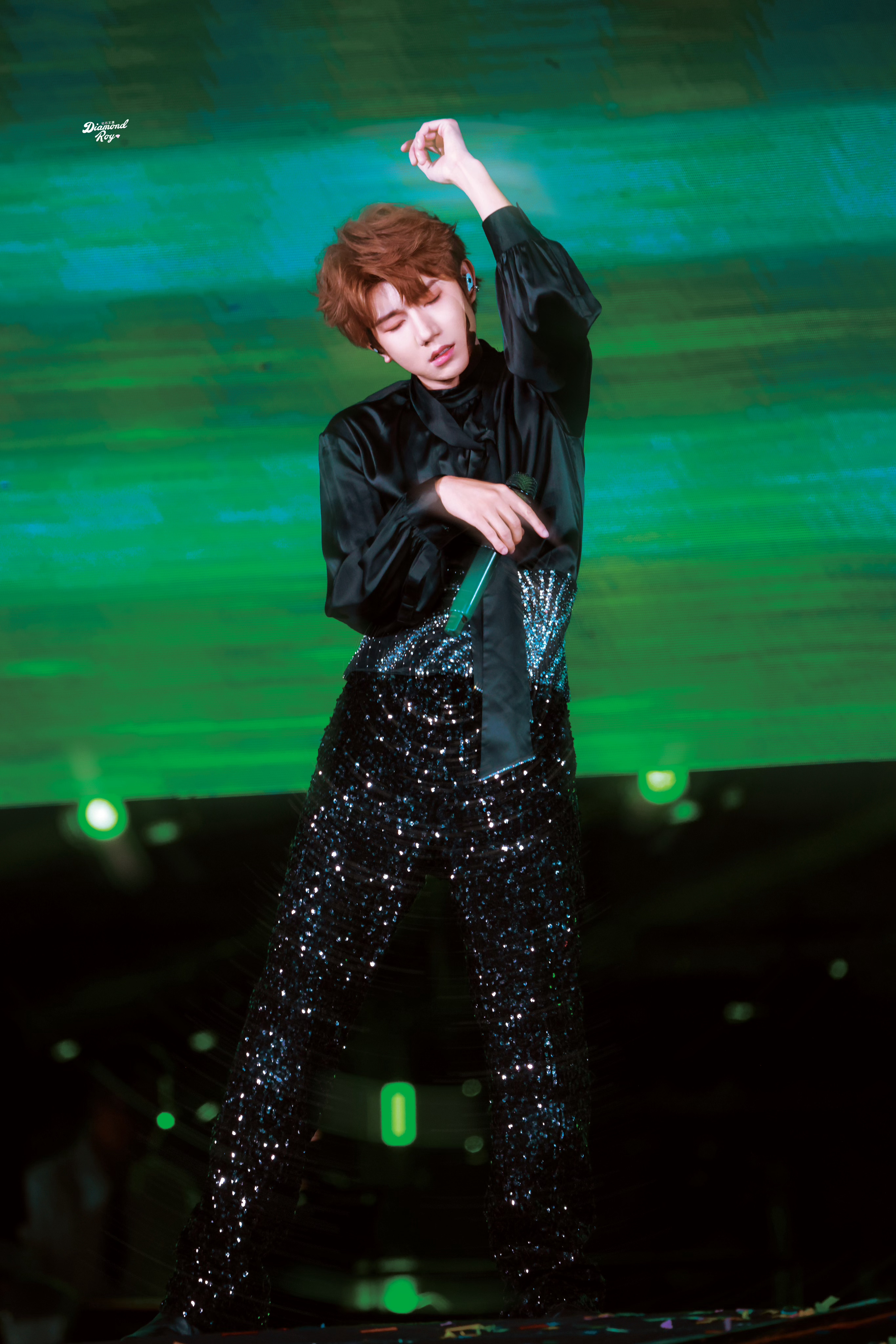 王源王源宇宙超级无敌大大狂欢巡演 正太扭腰
