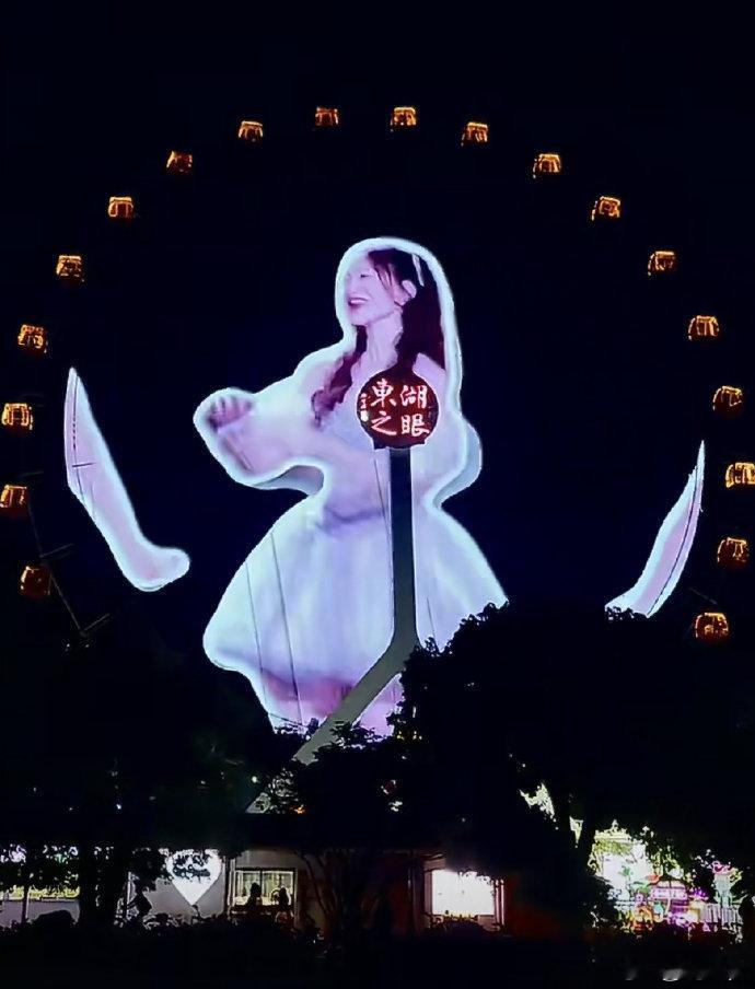 看李小冉跳什么都像心愿便利贴氛围感女神非李小冉莫属，跳舞自带心愿便利贴的浪漫气息