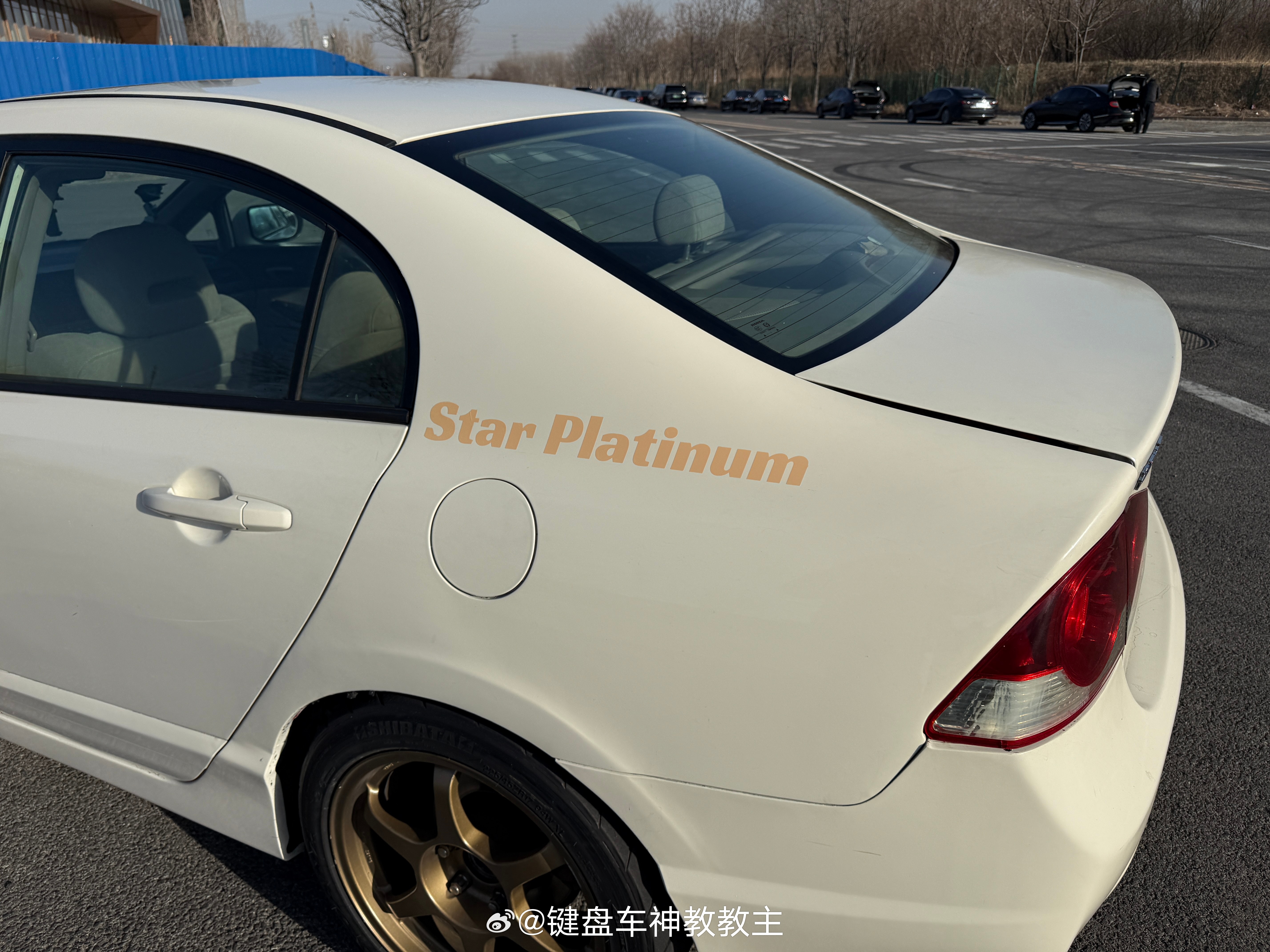 新姿态，新贴纸，完成度是不是很高，帅不？ 