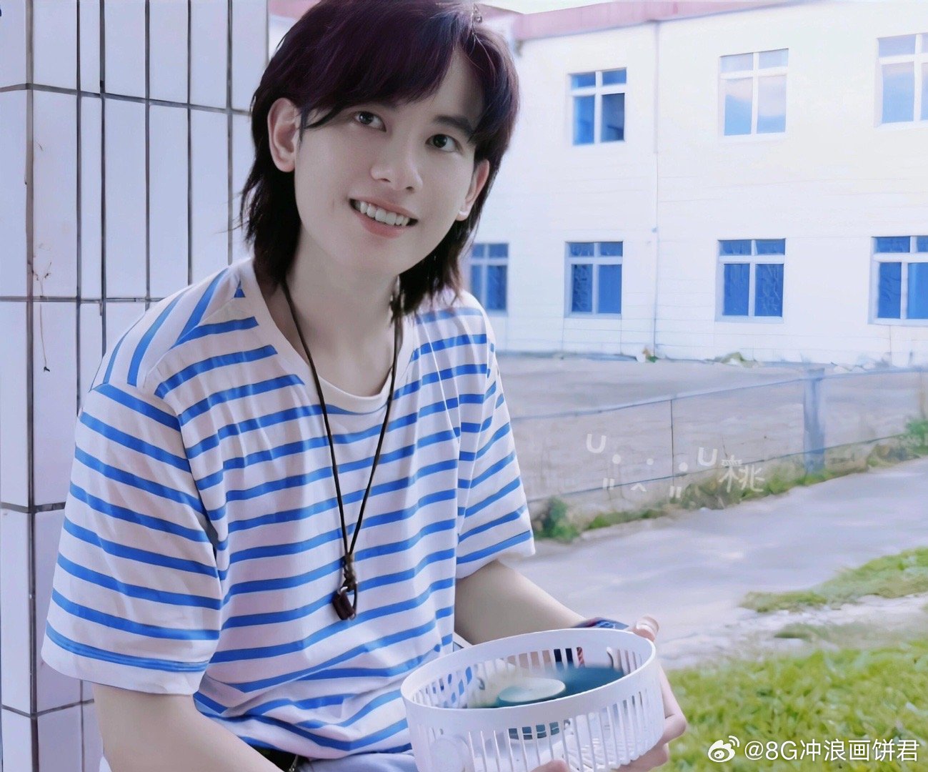 长发胡先煦 是弟弟是妹妹 点开前：胡先煦能有多甜？点开后：妹妹你好！长发一披整个