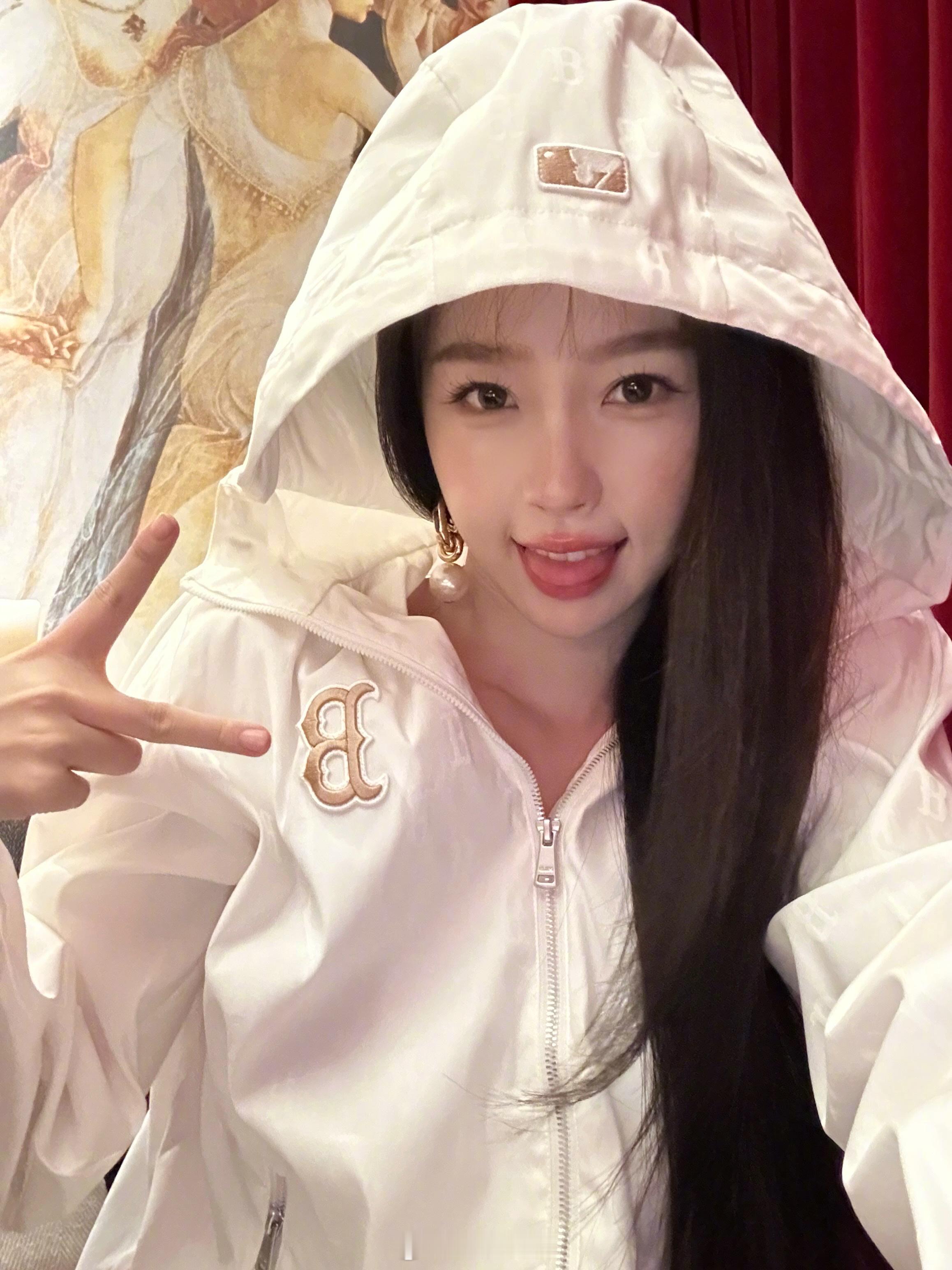#虞书欣戴了两个帽子# 虞书欣戴了两个帽子，可以有啊！ ​​​