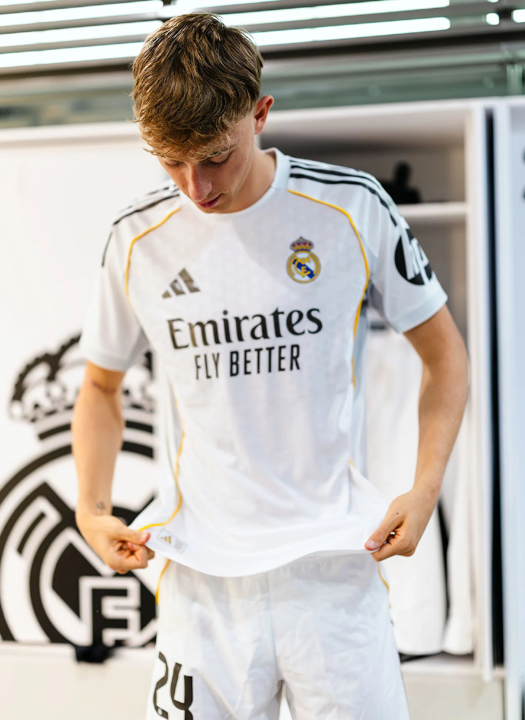 📸官方：赫伊森身披皇马球衣特写！赫伊森halamadrid ​​​