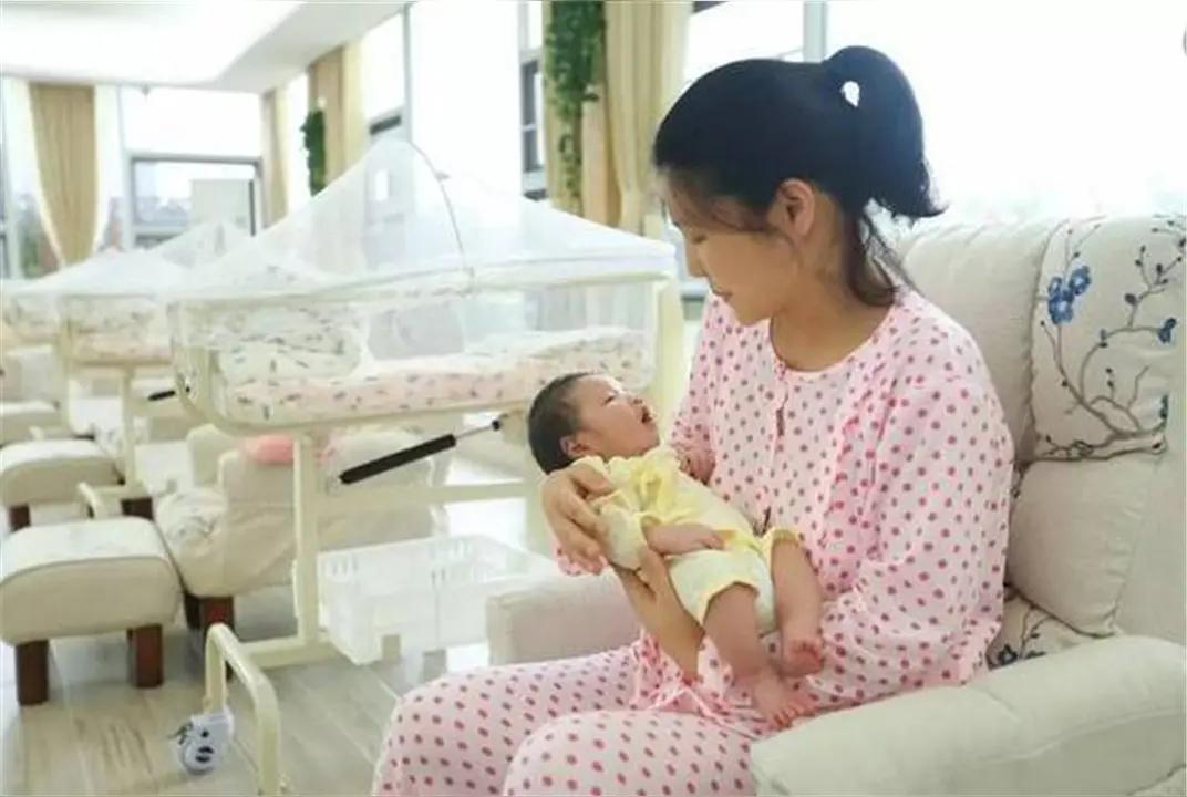 刷屏全网的母女起舞视频：没有滤镜的幸福，才最戳心
 
刷到太多精心策划的网红视频