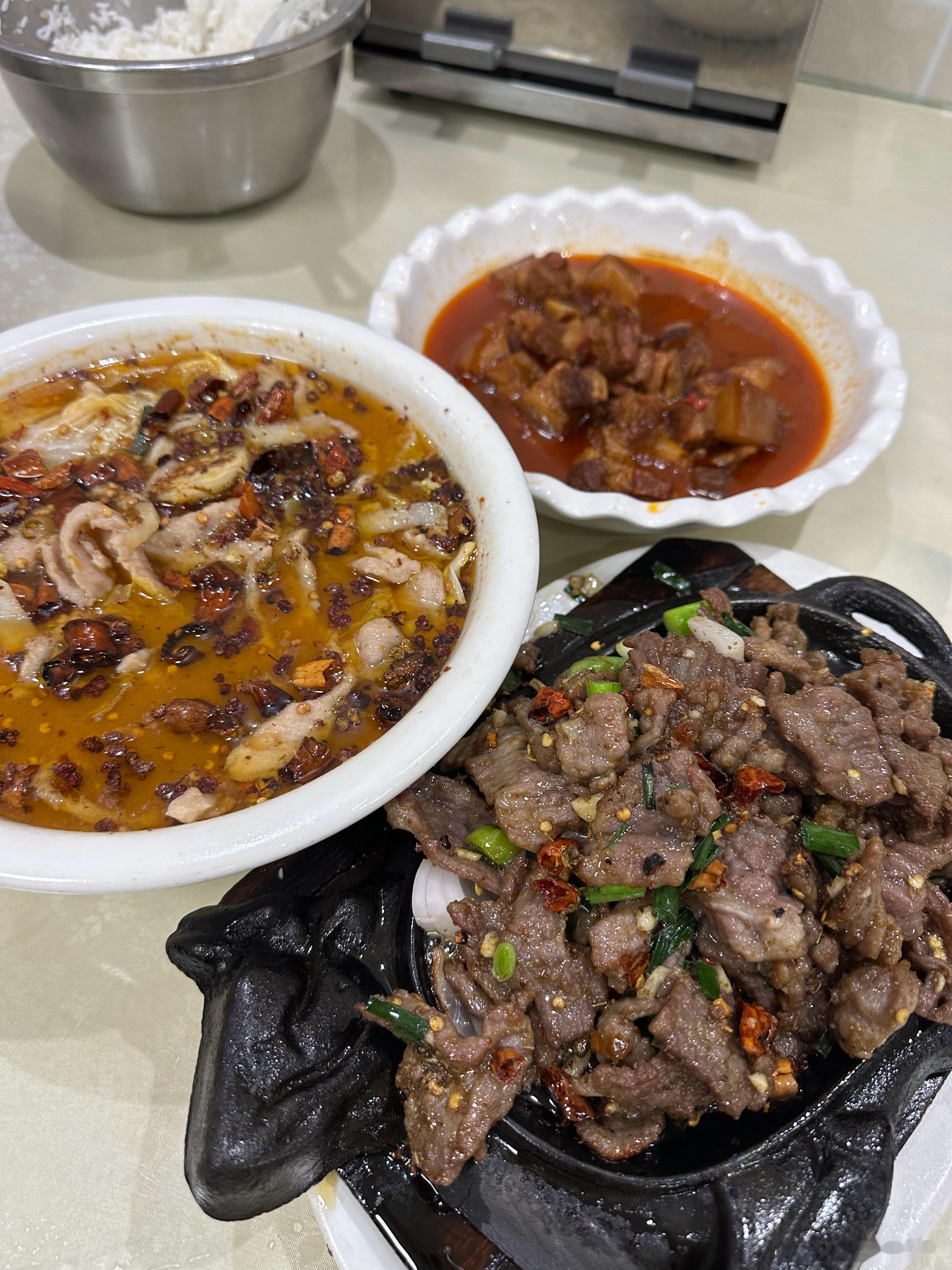 来浅吃个重庆菜，准备看欧冠去了。 长沙·重庆饭店(含浦店)
