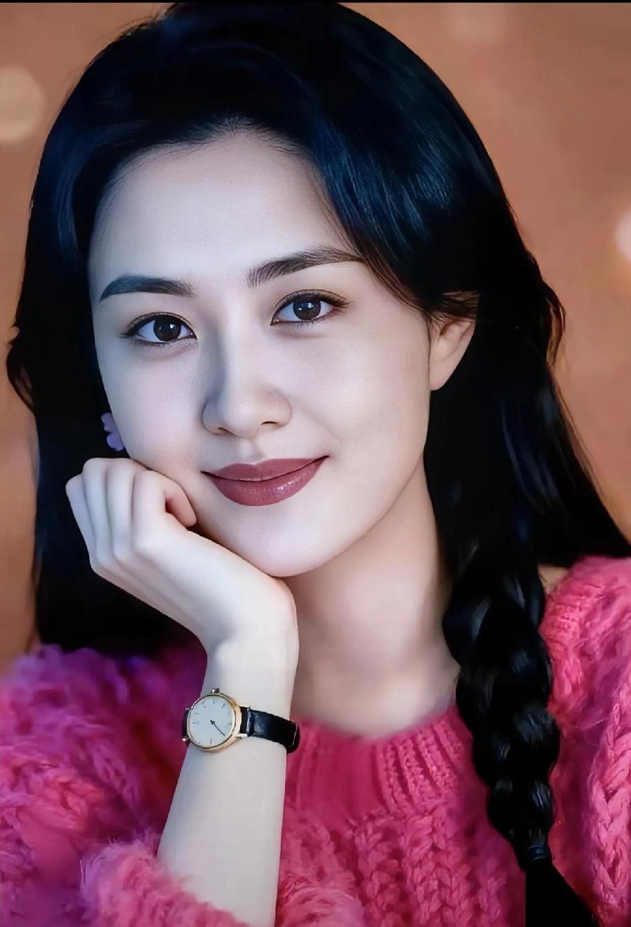 紧张工作之余，泡上一杯清茶，热气袅袅升腾，似在轻舞着舒缓的旋律。轻抿一口，那温润