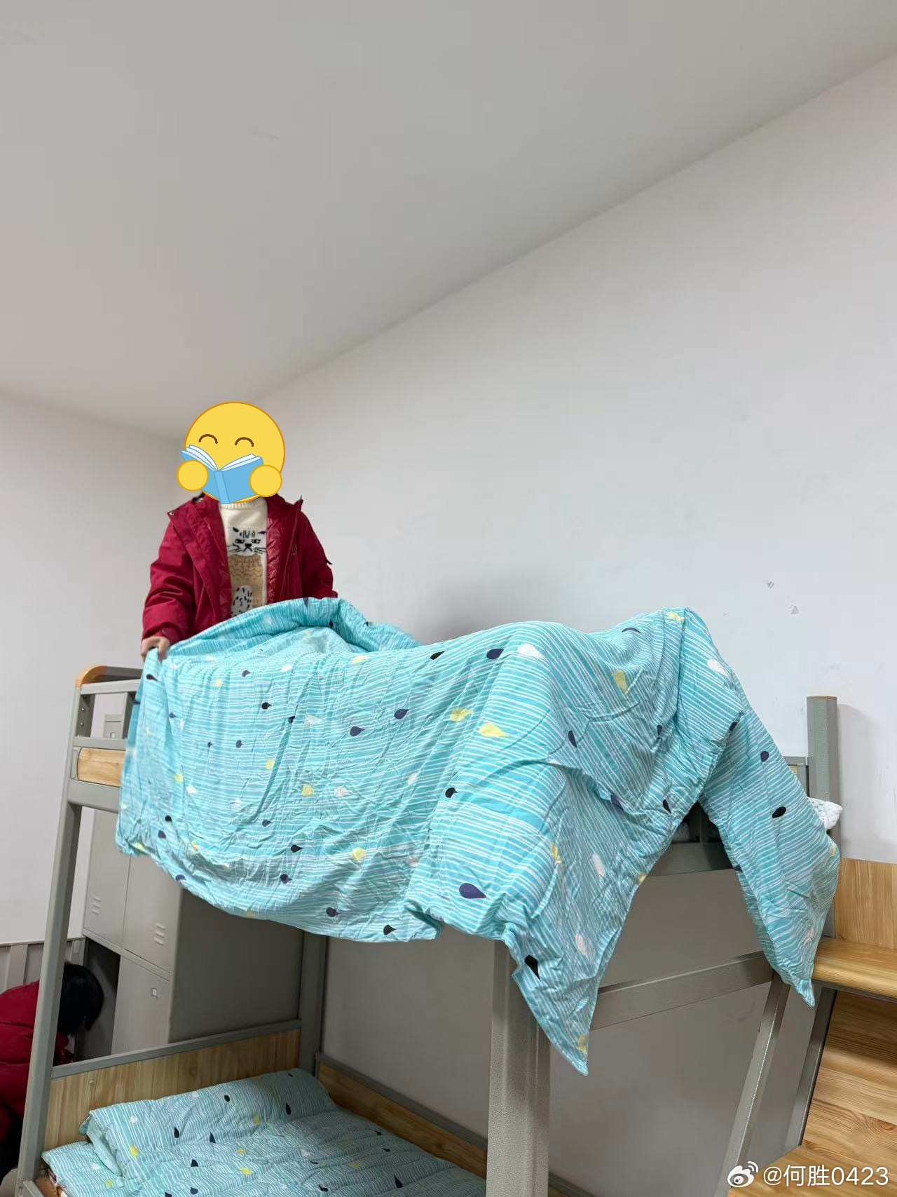 小朋友终于开学了，也睡到了心心念念的上铺了，这学期又没有开学考，她说自己期末的成