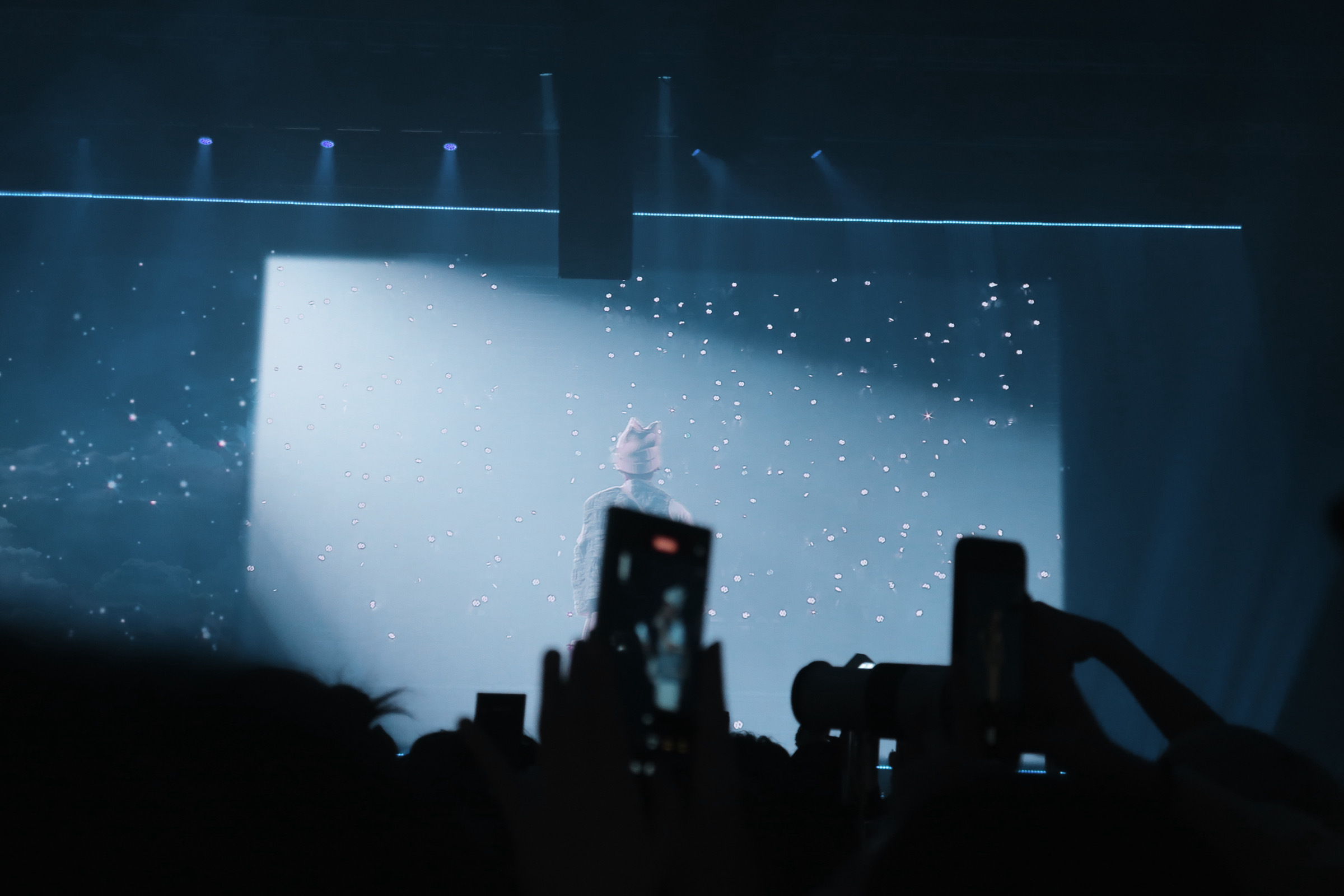 我真恨死这个手机了挡得死死……… 