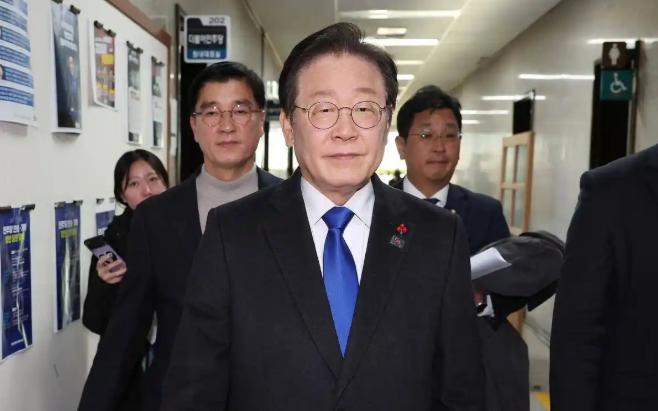 李在明没想到，他会被"自己人"拖后腿，韩国收到了中方警告。这事儿说出来，韩国人自