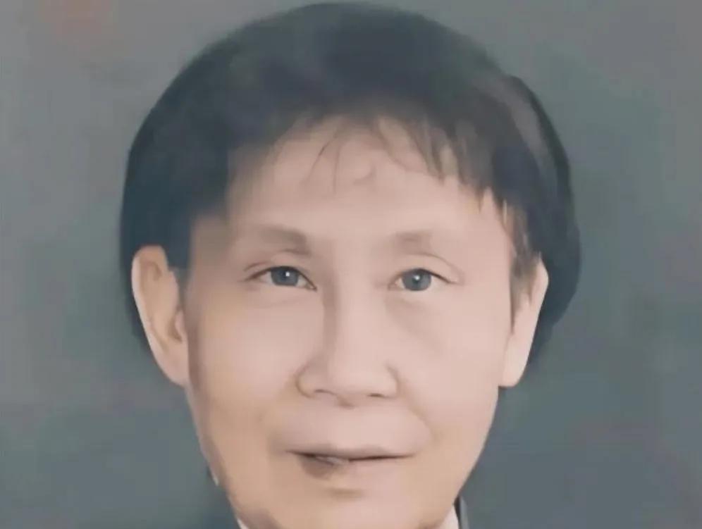 2024年秋，南京1女子在废品站发现一摞发黄的手稿，她问摊主：“这多少钱？”老板