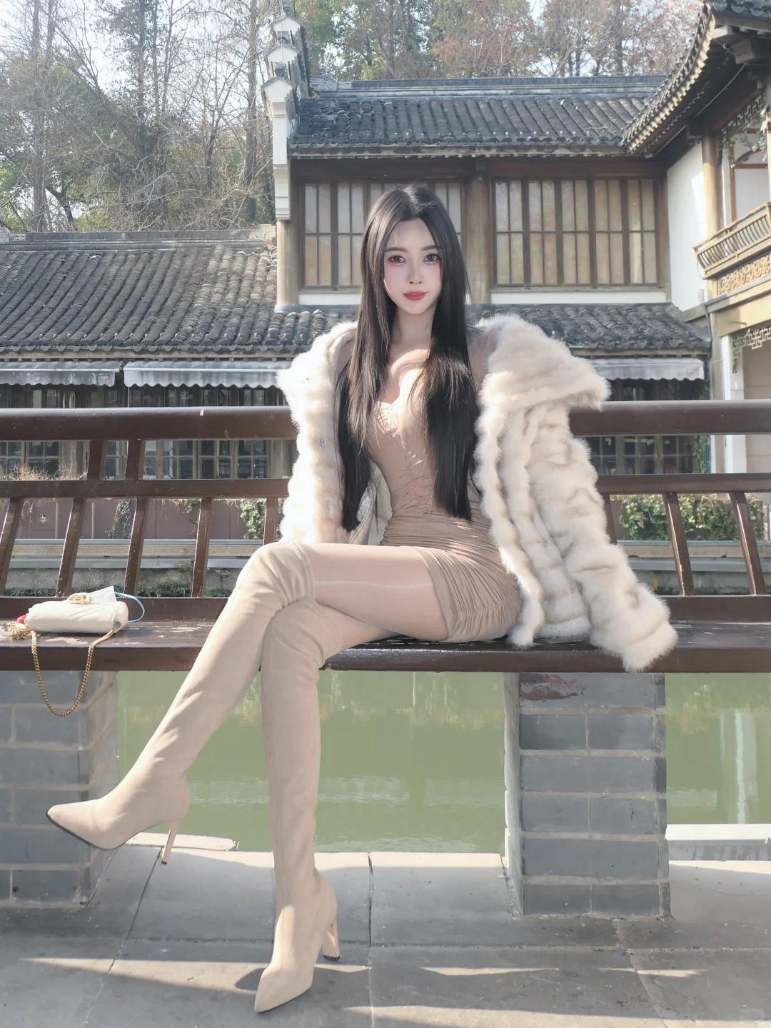 晒图笔记大赛女友这套裸色系搭配，将柔和感演绎到了极致，每一处细节都透着精致与温婉