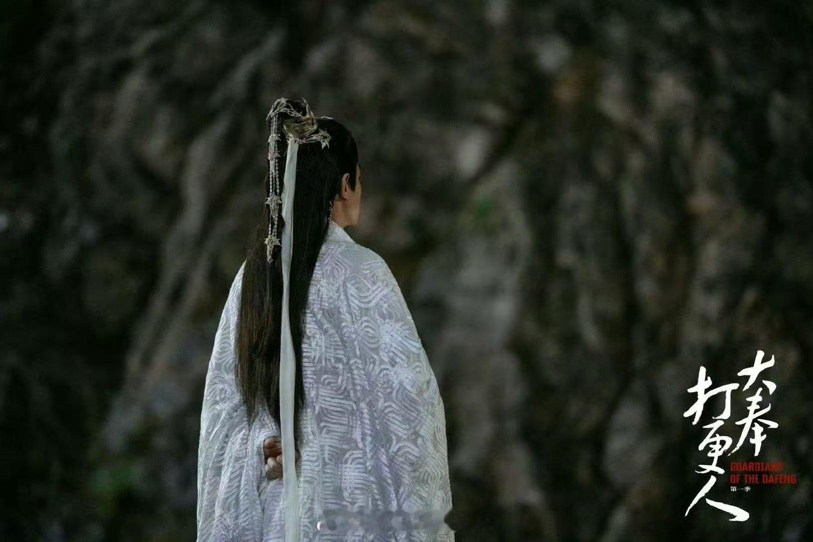 杨千幻大奉第一strong哥  杨千幻，一个背影就能震慑全场，连回头都不屑，这就