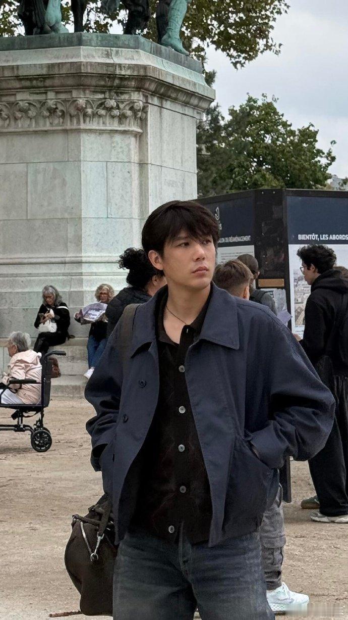 私下的王安宇真人到底多帅王安宇巴黎偶遇图私下的王安宇真人到底多帅，王安宇巴黎偶遇