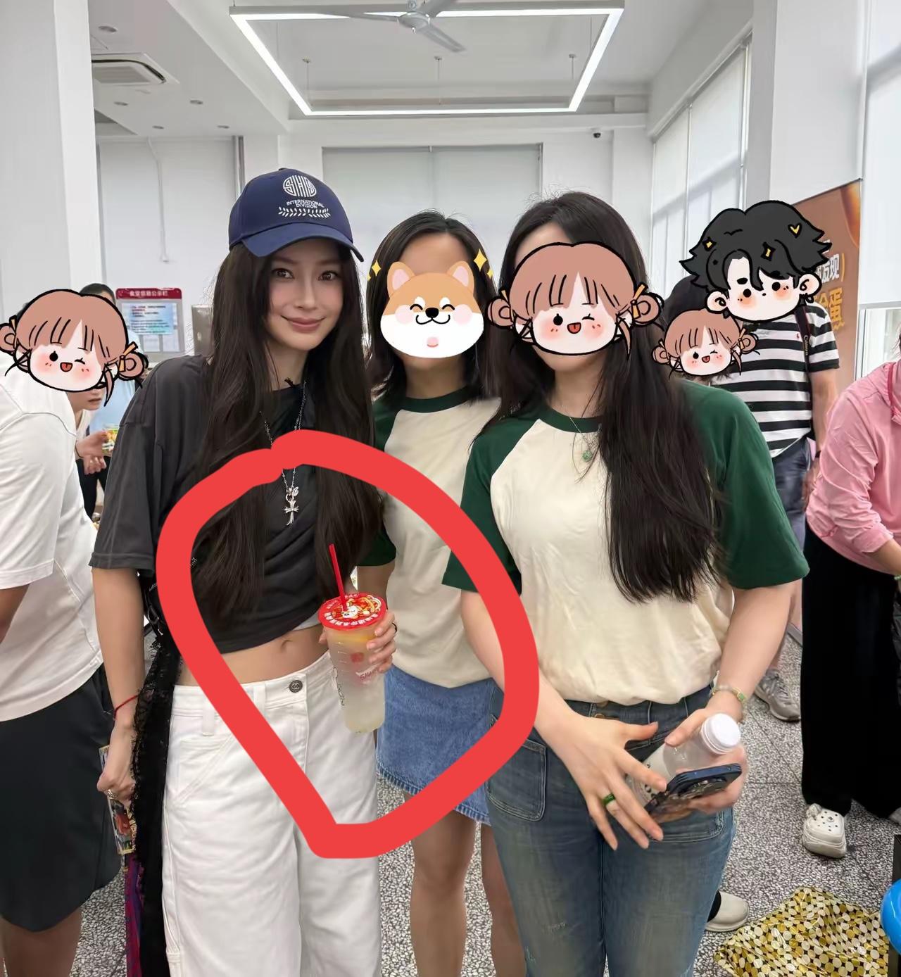 杨颖喝的是什么奶茶，看上去非常好喝的
