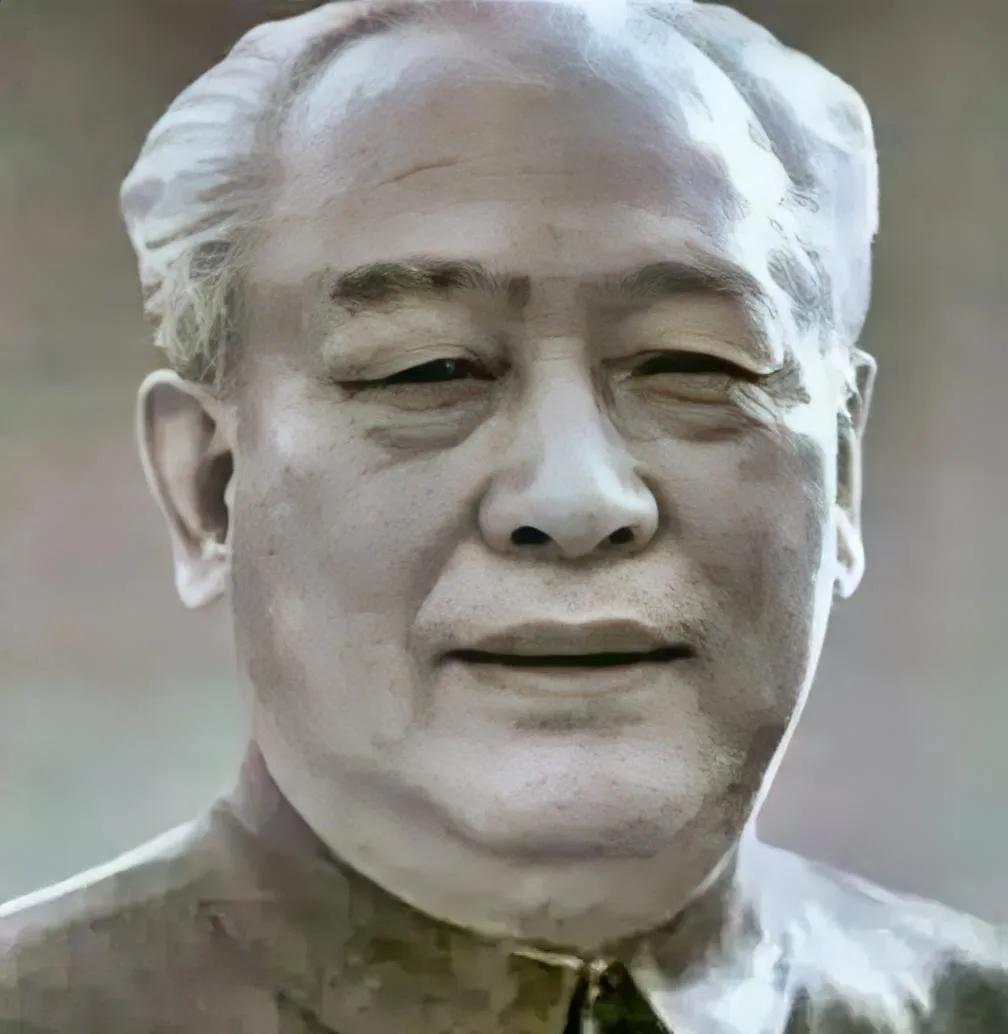 1983年，时任总政主任余秋里中将回乡探亲，弟弟却不愿相见。村长亲自去请也不行，