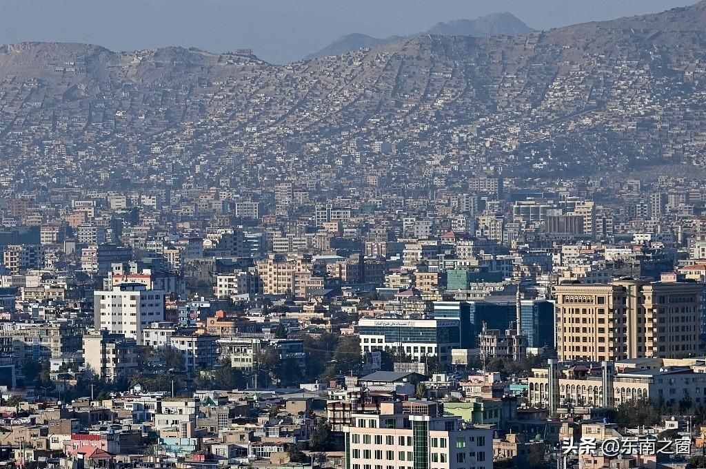 巴阿边境又炸锅了！12月6日凌晨轻重武器狂轰，居民连夜逃难，这哪是邻居该有的样子