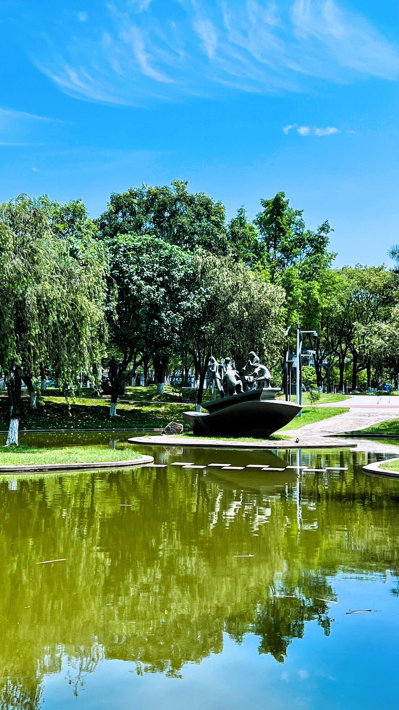 广州春日踏青首选增城广场
从天河公园出发坐21号线到增城广场站下车，出地铁口就是