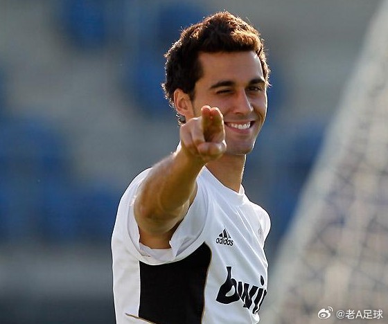 皇马换帅风暴！队魂阿韦洛亚救火 首发布会喊出唯一信条凌晨官宣换帅，晚间火速亮相！