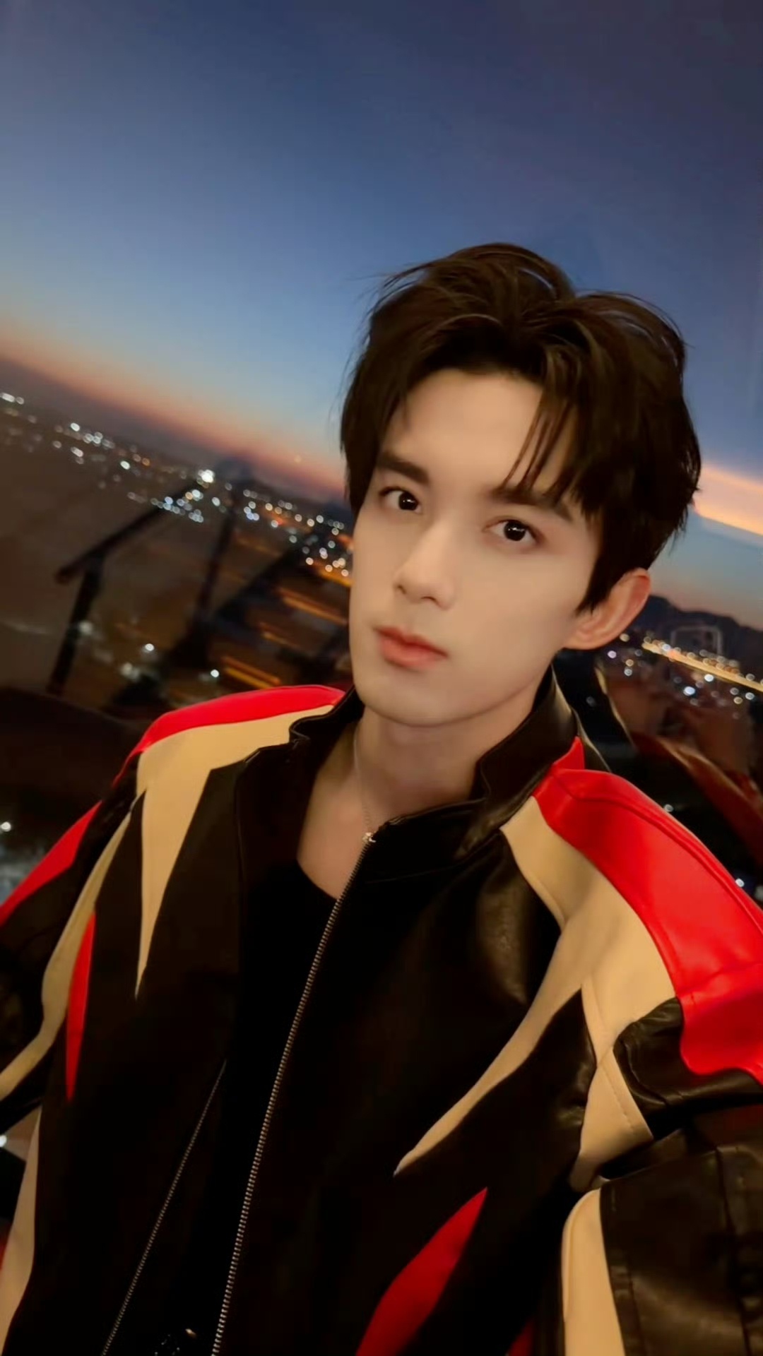 吴磊吴磊被老鼠干整没招了吴磊这个帅，有这么帅的一张脸进入内娱！请多多多发日常爱看