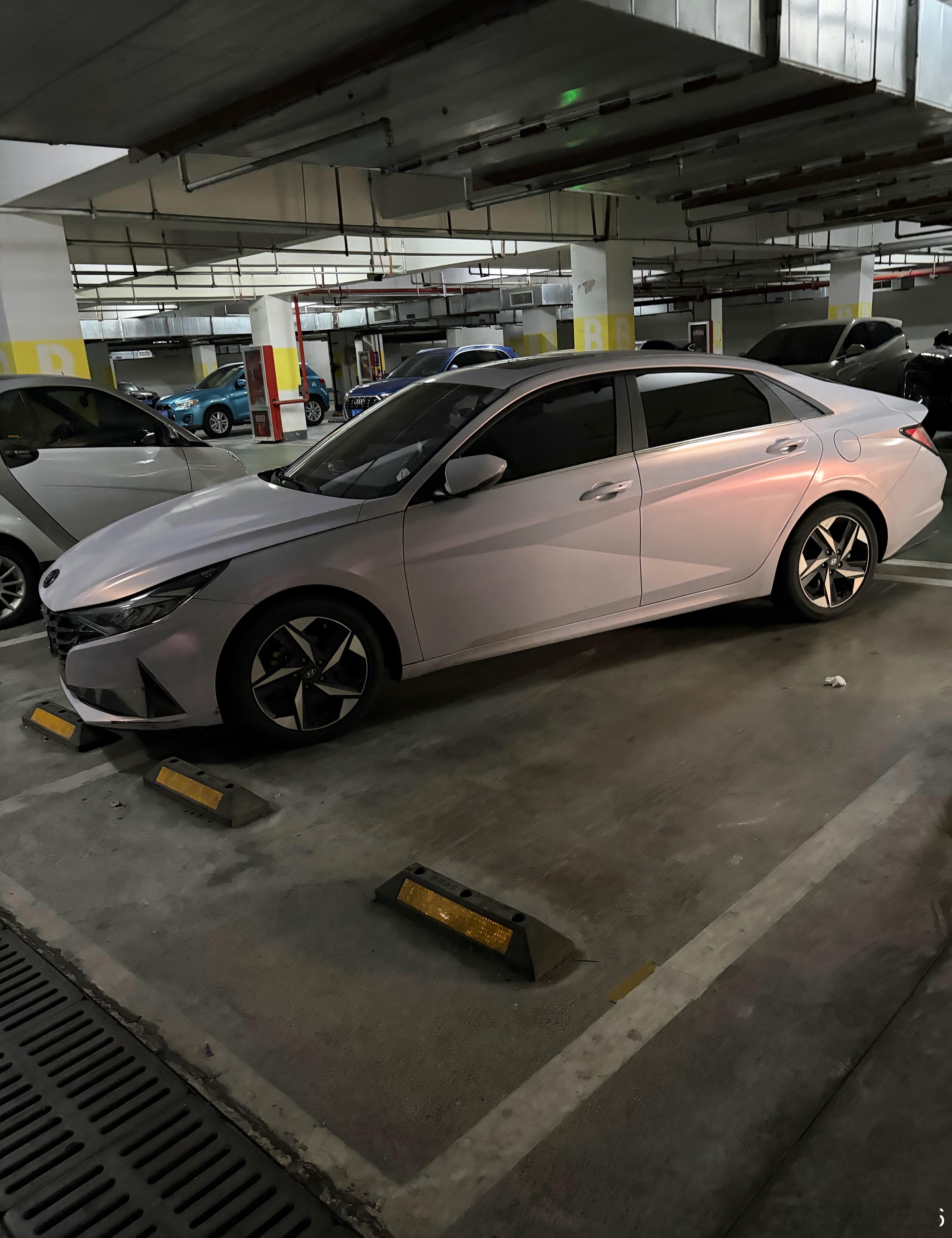 乱停车跟啥品牌没关系，有些人就是莫名其妙