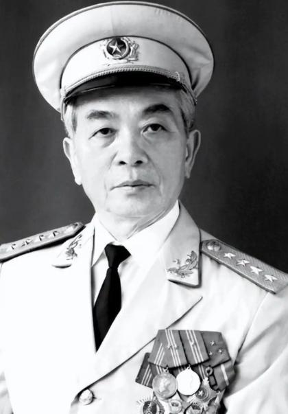 1976年越南高层闹剧！驻华大使含泪苦劝，武元甲狂妄嘲讽，结局狠狠打脸。

19