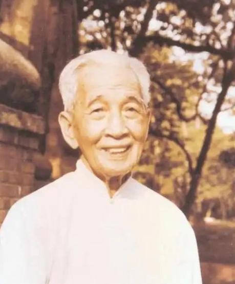 1945年，傅斯年接手北大，一口气清退30多个当过汉奸的教授。哪怕容庚是学界泰斗