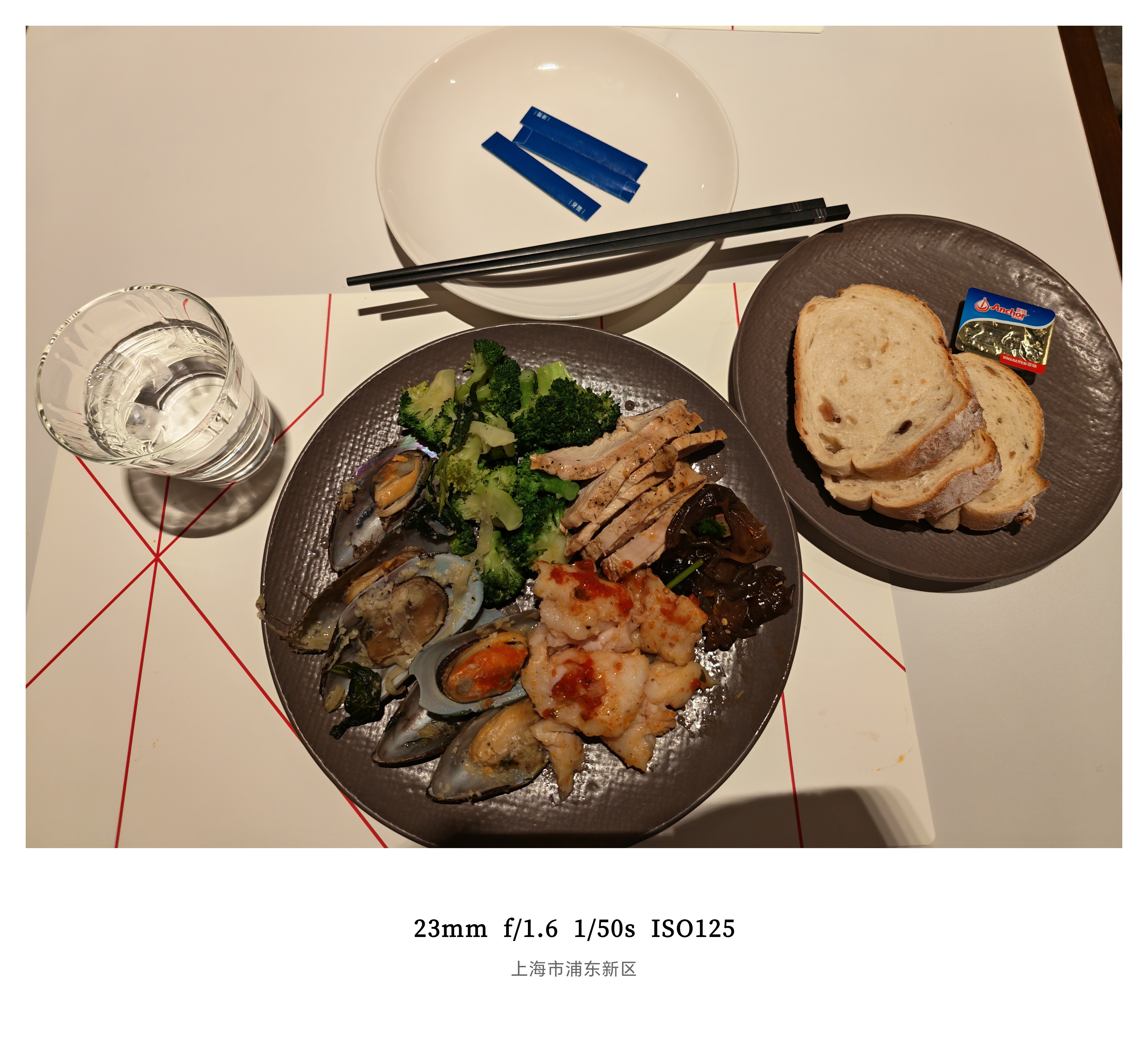 今天的干净饮食相当完美丰富的蛋白质和蔬菜还能搭配点海鲜美中不足的就是没有白米饭只