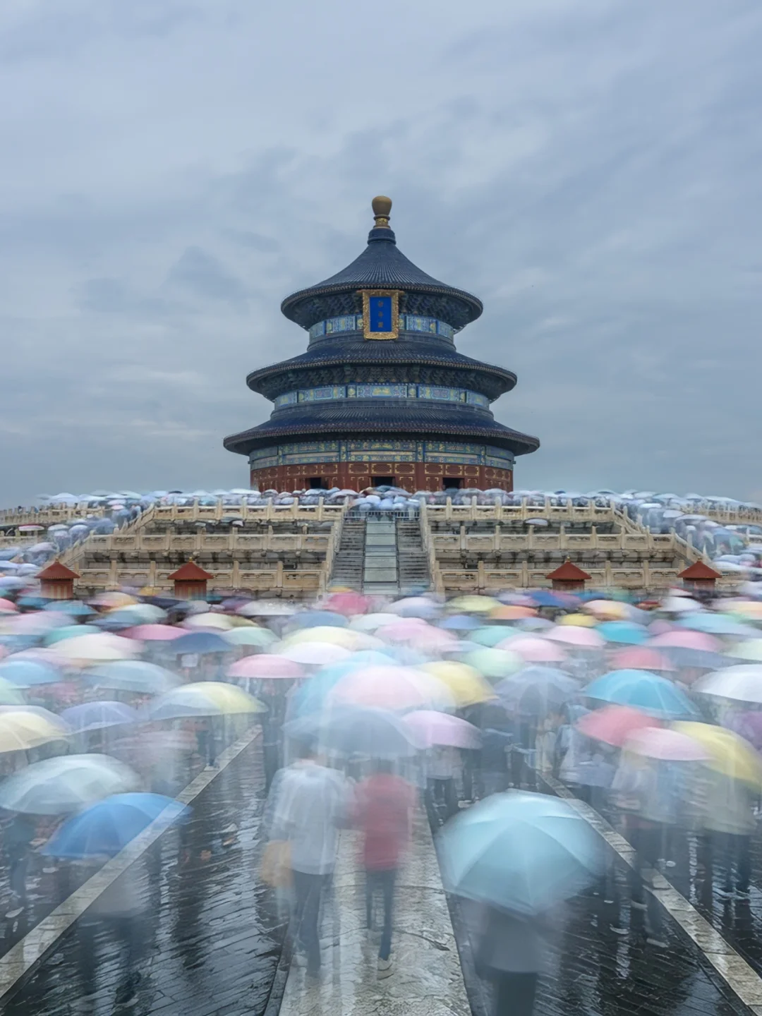 一下雨，天坛就有了“万国来朝”的气势