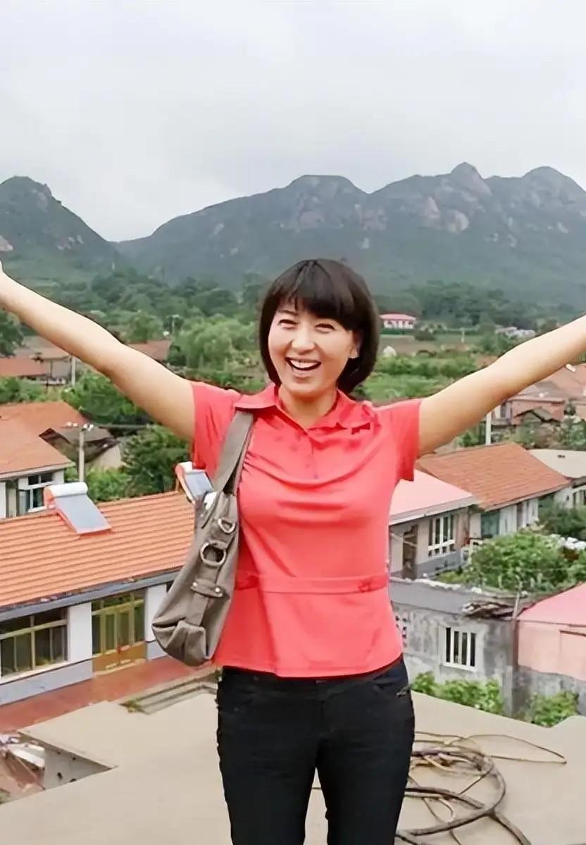 感觉闫学晶本人只不过是快人快语，泼辣大胆而已，不必上纲上线。闫学晶挺敢说敢做，内