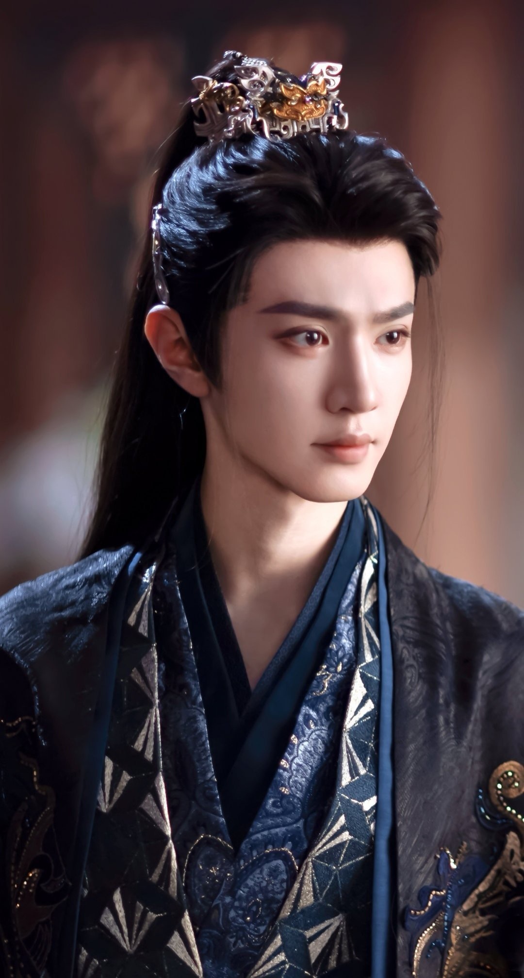 张凌赫陈哲远将军造型对比 我觉得都缺了点英气，长得都太美了，整体都太精致了，极致