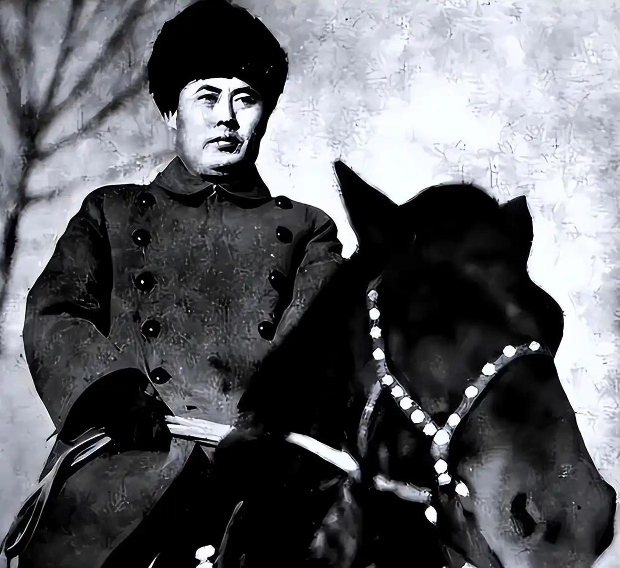 1949年，毛人凤派女特务暗杀傅作义，刚进北平，搭档李洪杰却把她勒死了：比起杀傅