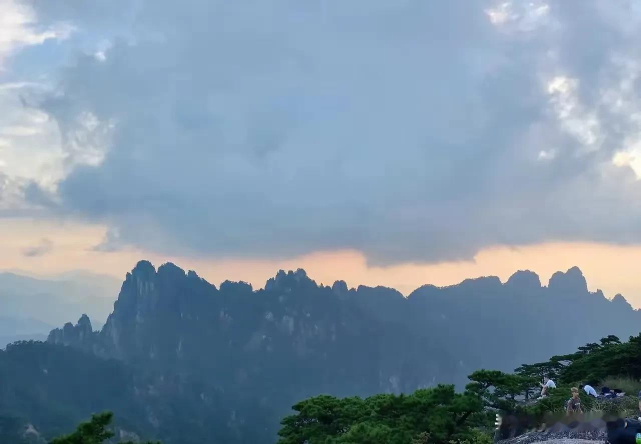 上联：千层高山千层雾，下联怎么对一路石径一路诗
