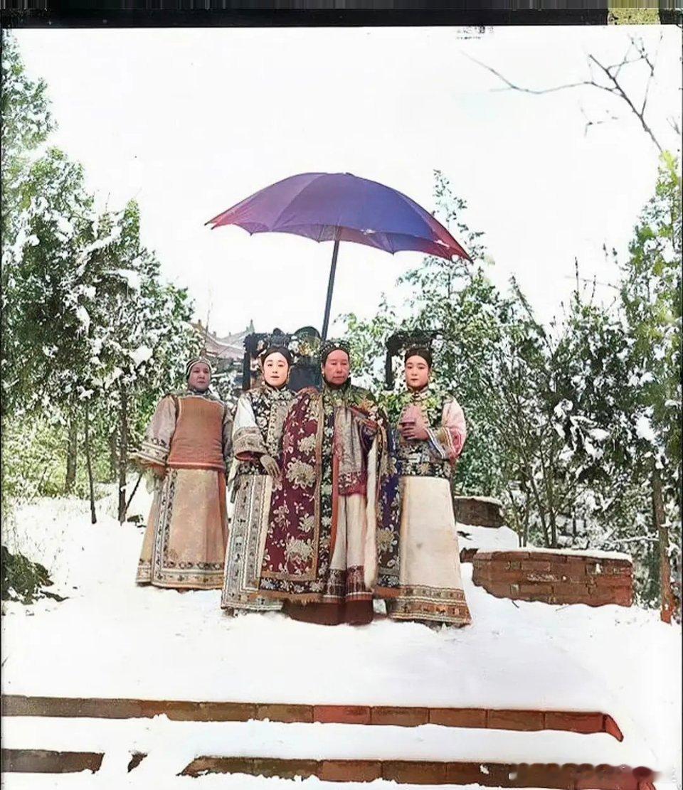 慈禧太后那会儿就有雨伞了嘛？ ​​​