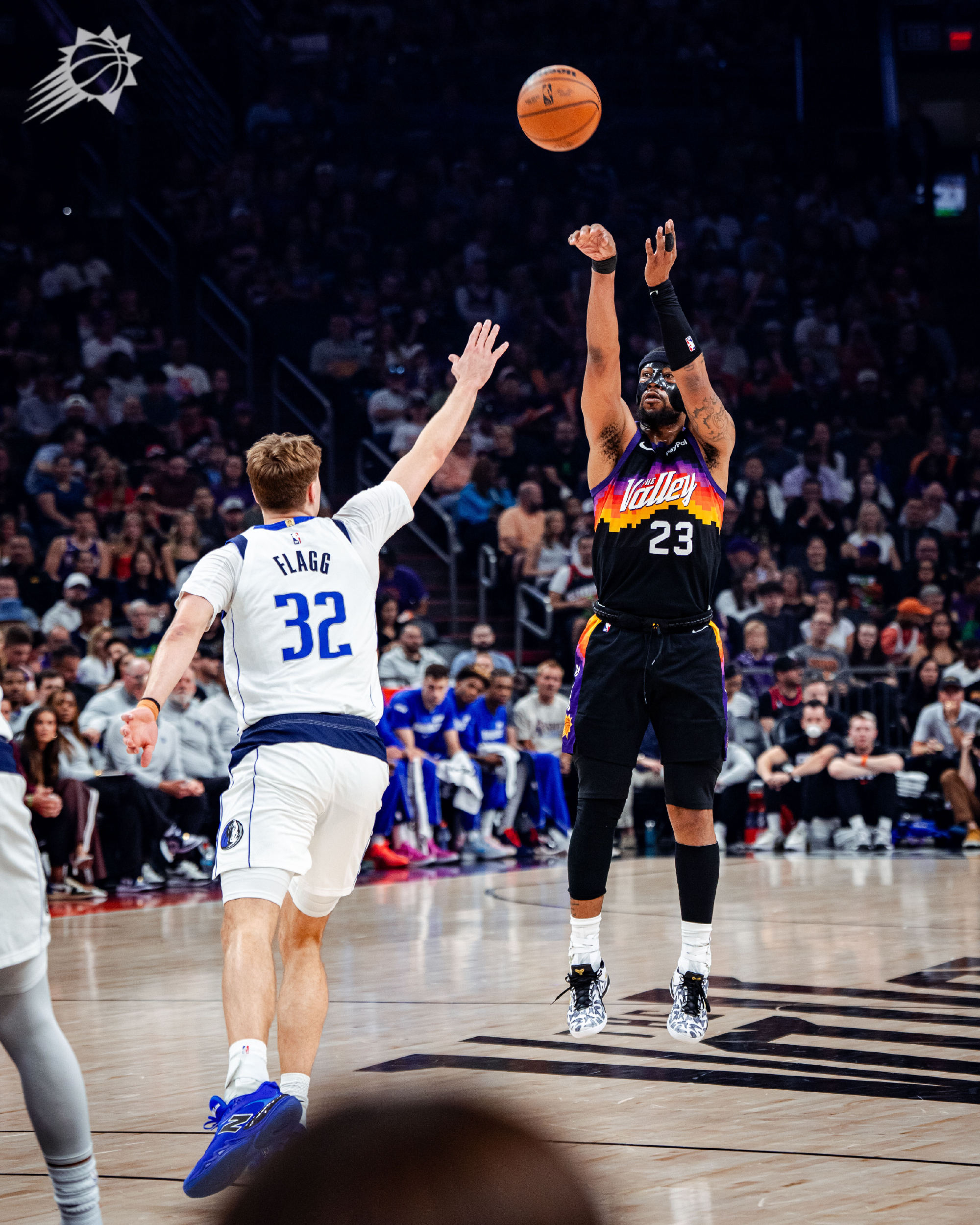 在本赛季还剩下2.5场的比赛的情况下，太阳队创下了球队历史上单赛季命中最多三分球