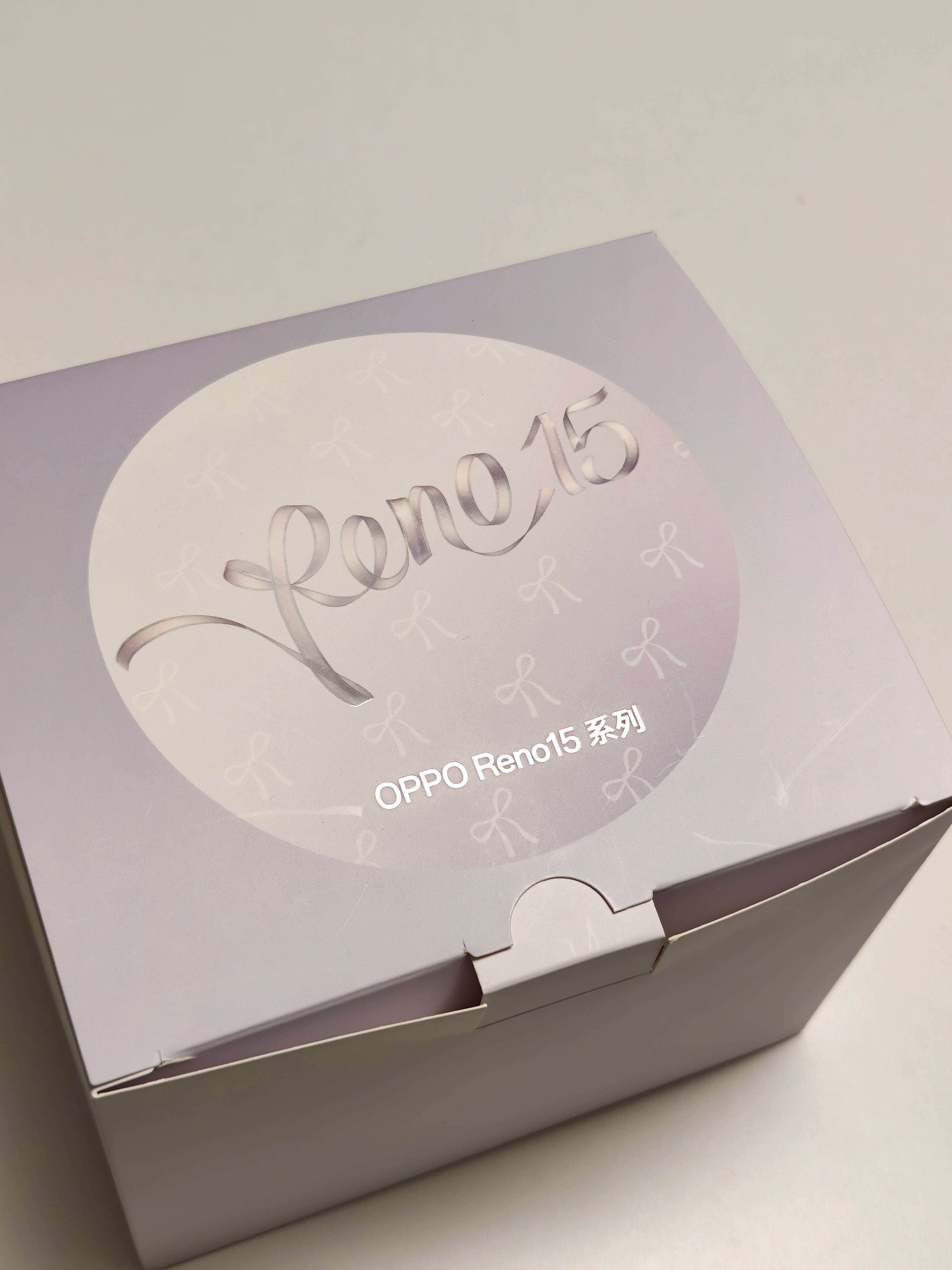 收到OPPO Rneo15系列发布会邀请函真的太炫酷了看下蝴蝶结元素还蛮多的打开