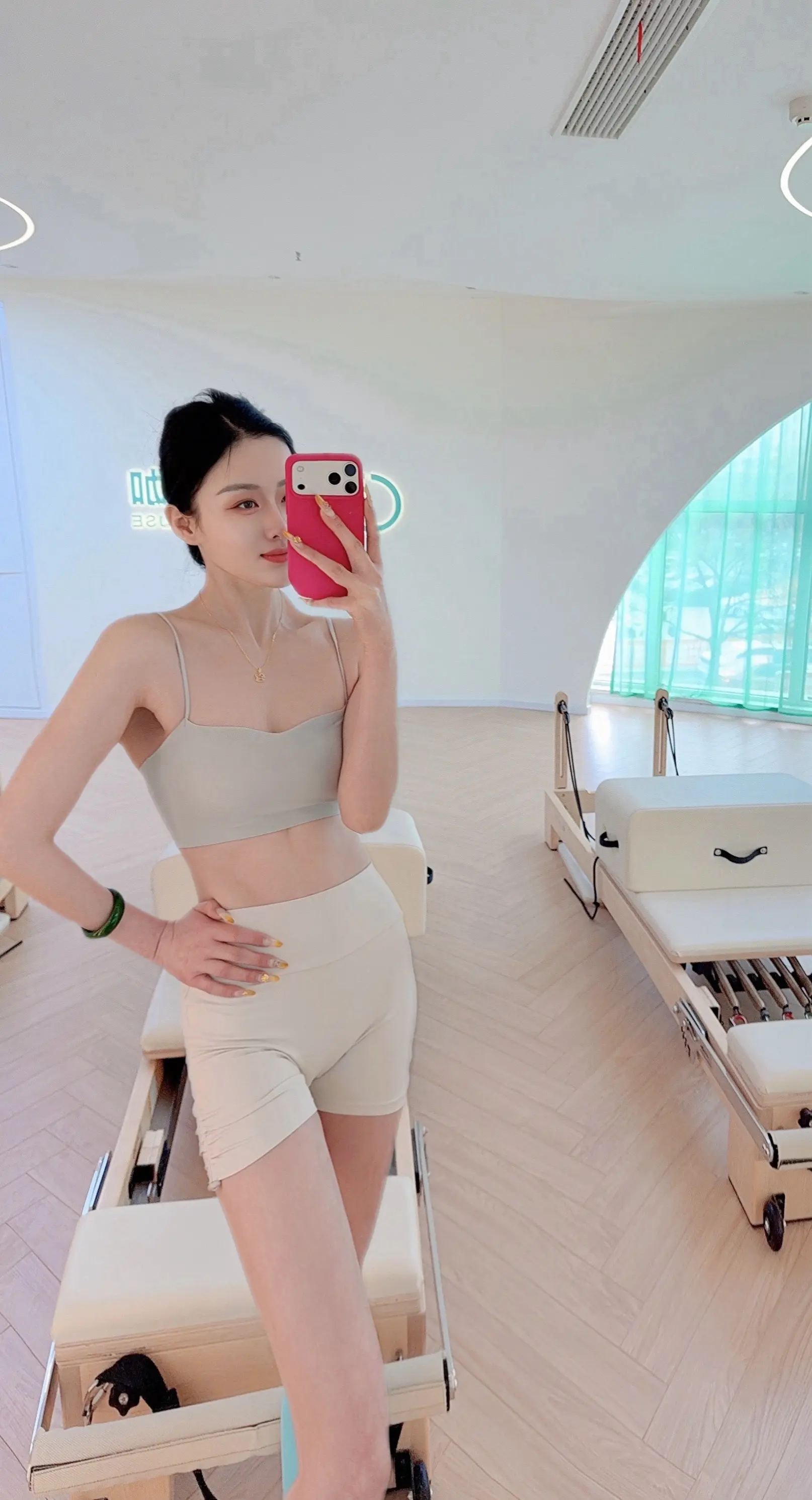 最美的不是动作体式，而是每天坚持锻炼雕刻的自己，也许过程有点苦，但结果...