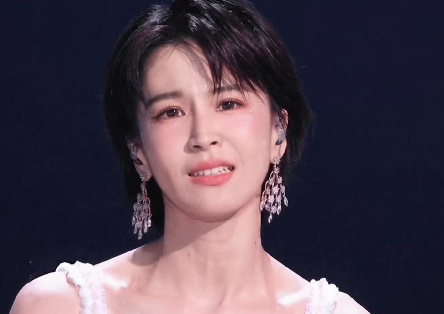 曾沛慈15分钟极限换装  冰美式很喜欢曾沛慈 曾沛慈切换小美小帅，颜值双重暴击，