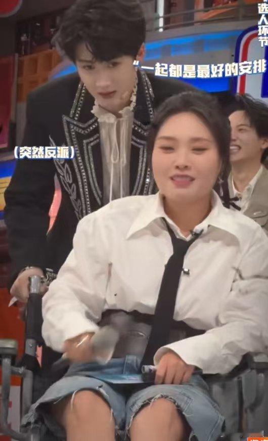 想看檀健次演反派你好星期六檀健次[超话]每次看檀健次的表演都很惊喜，他对角色的塑
