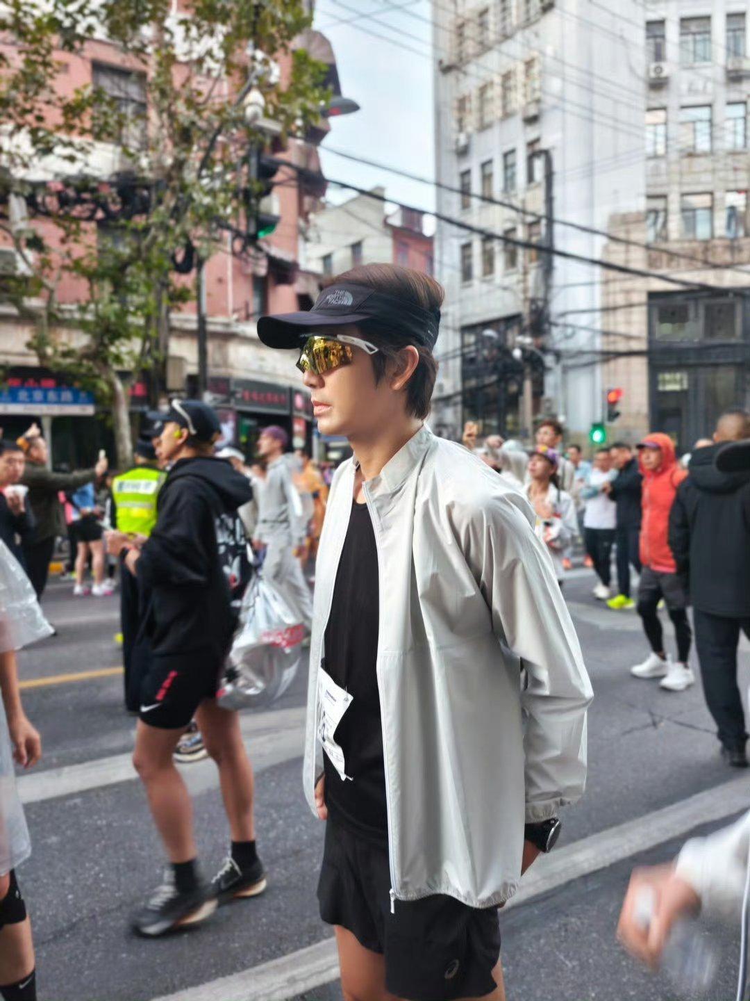 钟汉良生日当天跑马拉松 51岁再破自我！继半马5分30秒配速后，再战上海全马并顺