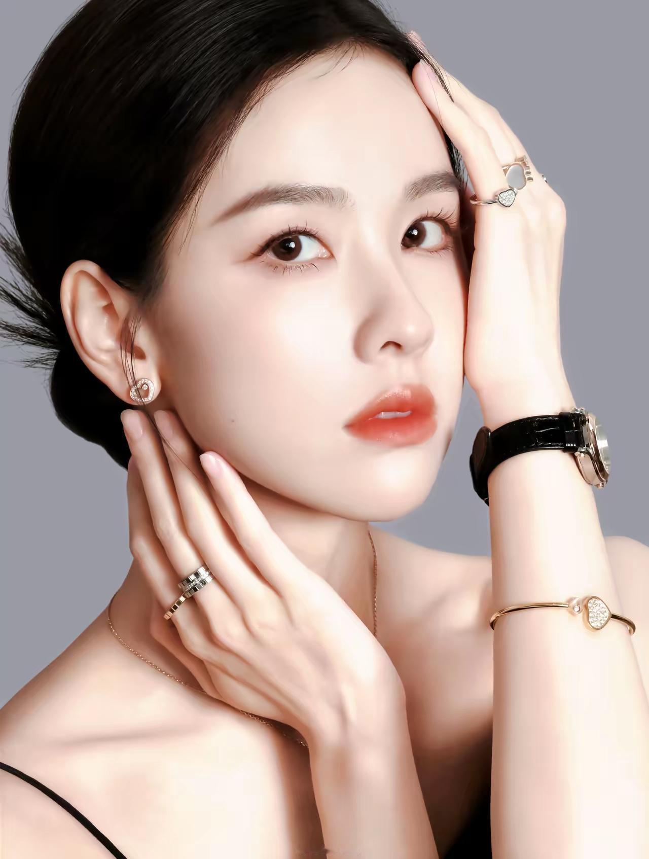 [送心]陈都灵，这是接到萧邦手表的代言了吗？[思考]虽然不是顶奢，但，段位也还行