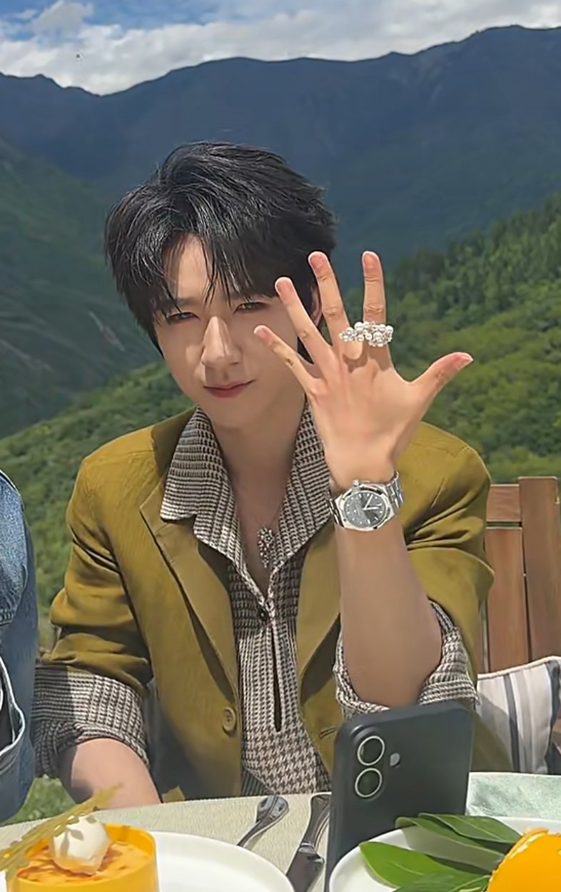 老公我嫁💍【贺峻霖 VogueVacation】💚贺峻霖 fashion p